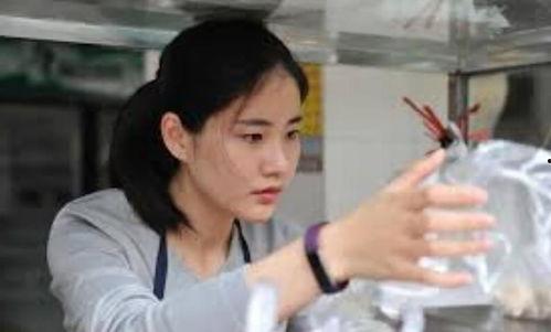 鬼父母1到15在线视频,15集剧情精华，揭秘生死轮回的惊悚之谜